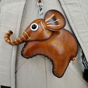 Elephant Trunk Up Handmade Leather Wallet Wristlet Zipper Brown Good Luck Purse
